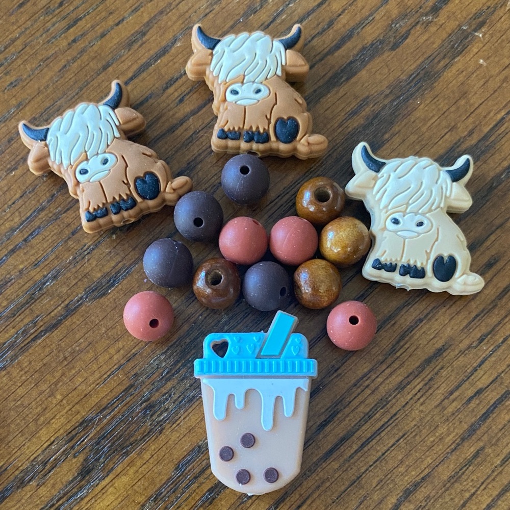 16 PIECE Silicone Highland Cow Beads